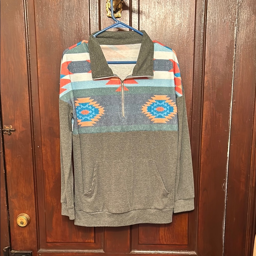 SHEIN Long Sleeve Blue and Green Tee with Geometric Design